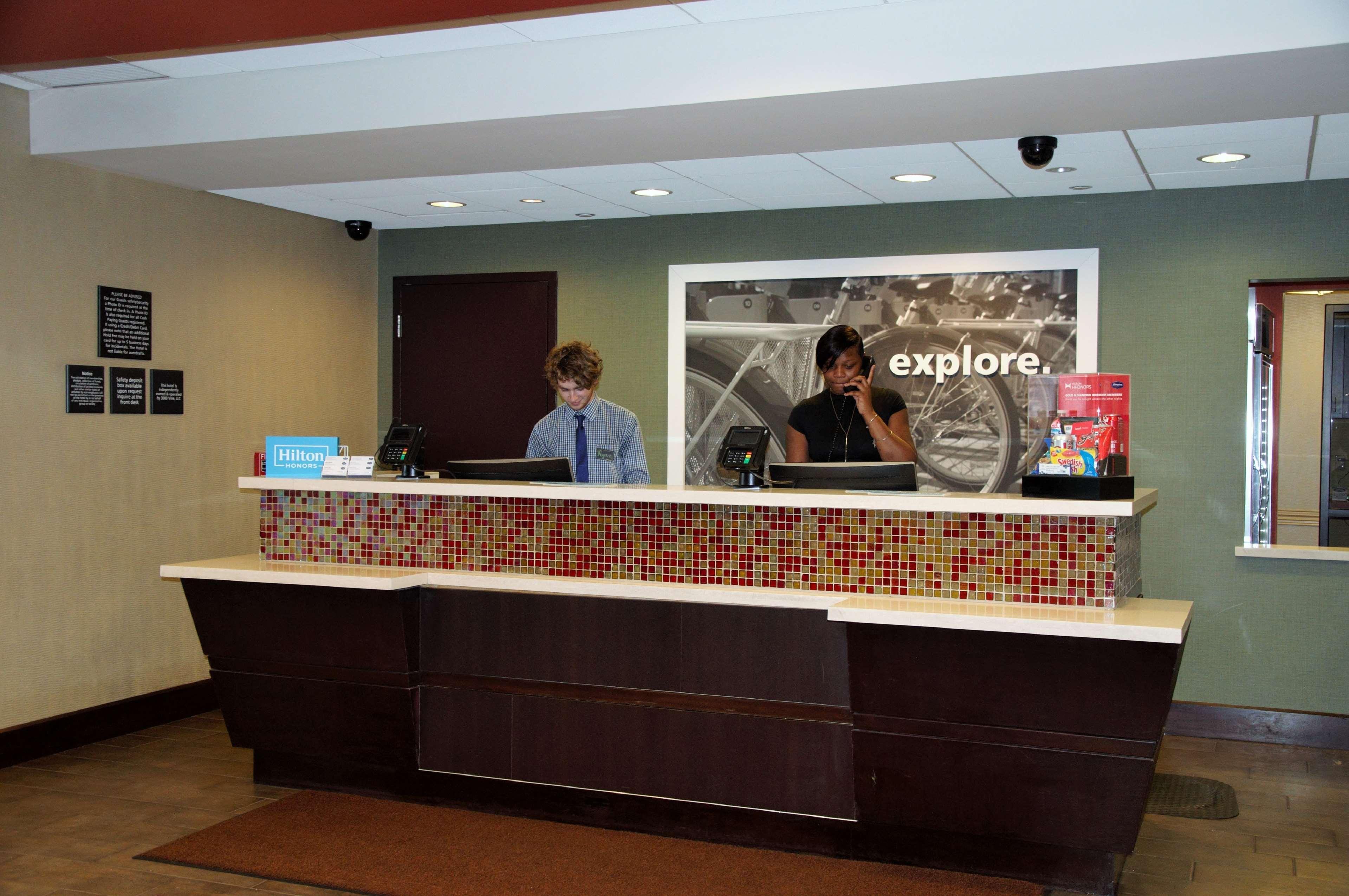 Hampton Inn & Suites Cincinnati / Uptown - University Area Eksteriør bilde