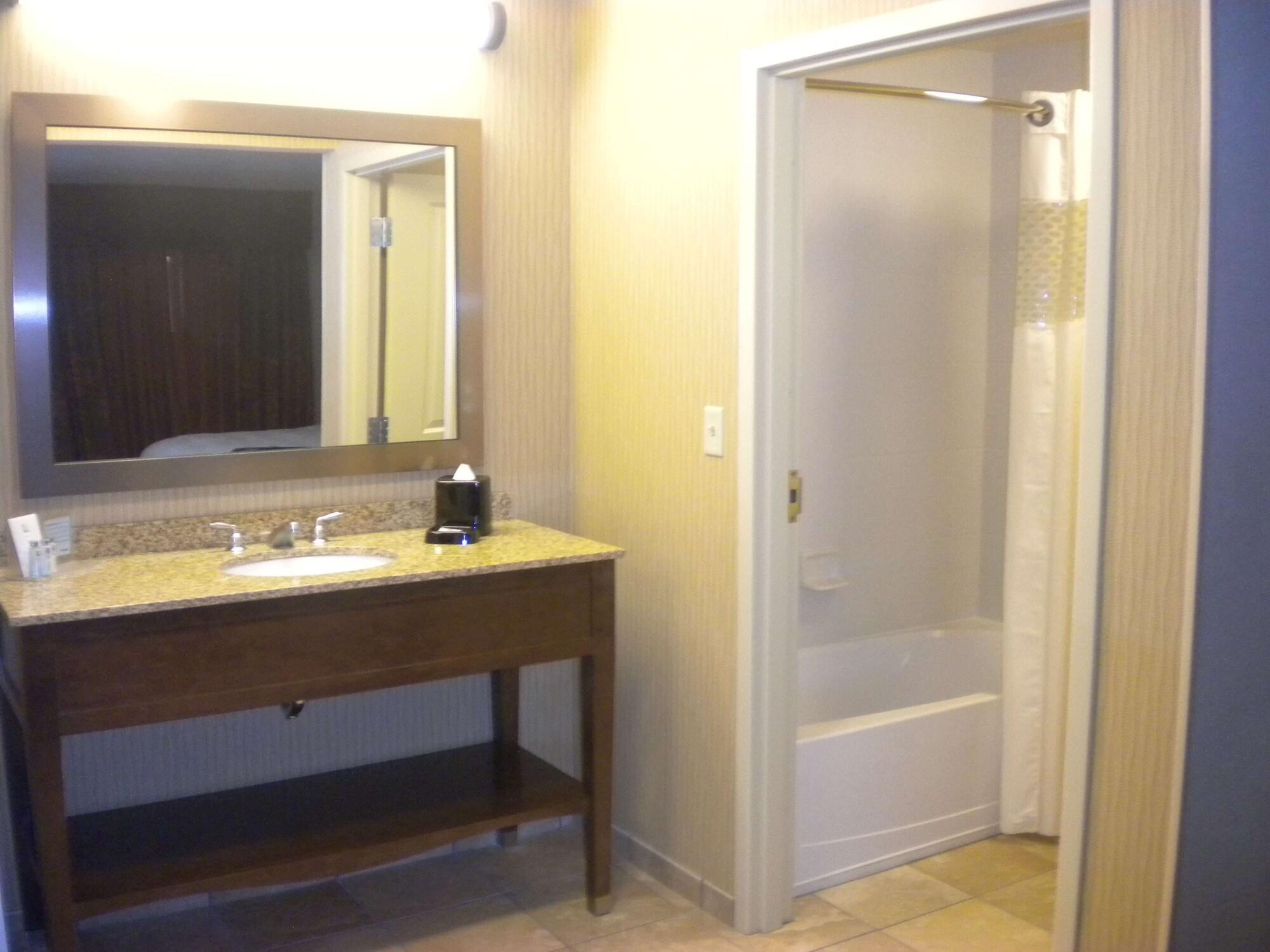 Hampton Inn & Suites Cincinnati / Uptown - University Area Eksteriør bilde