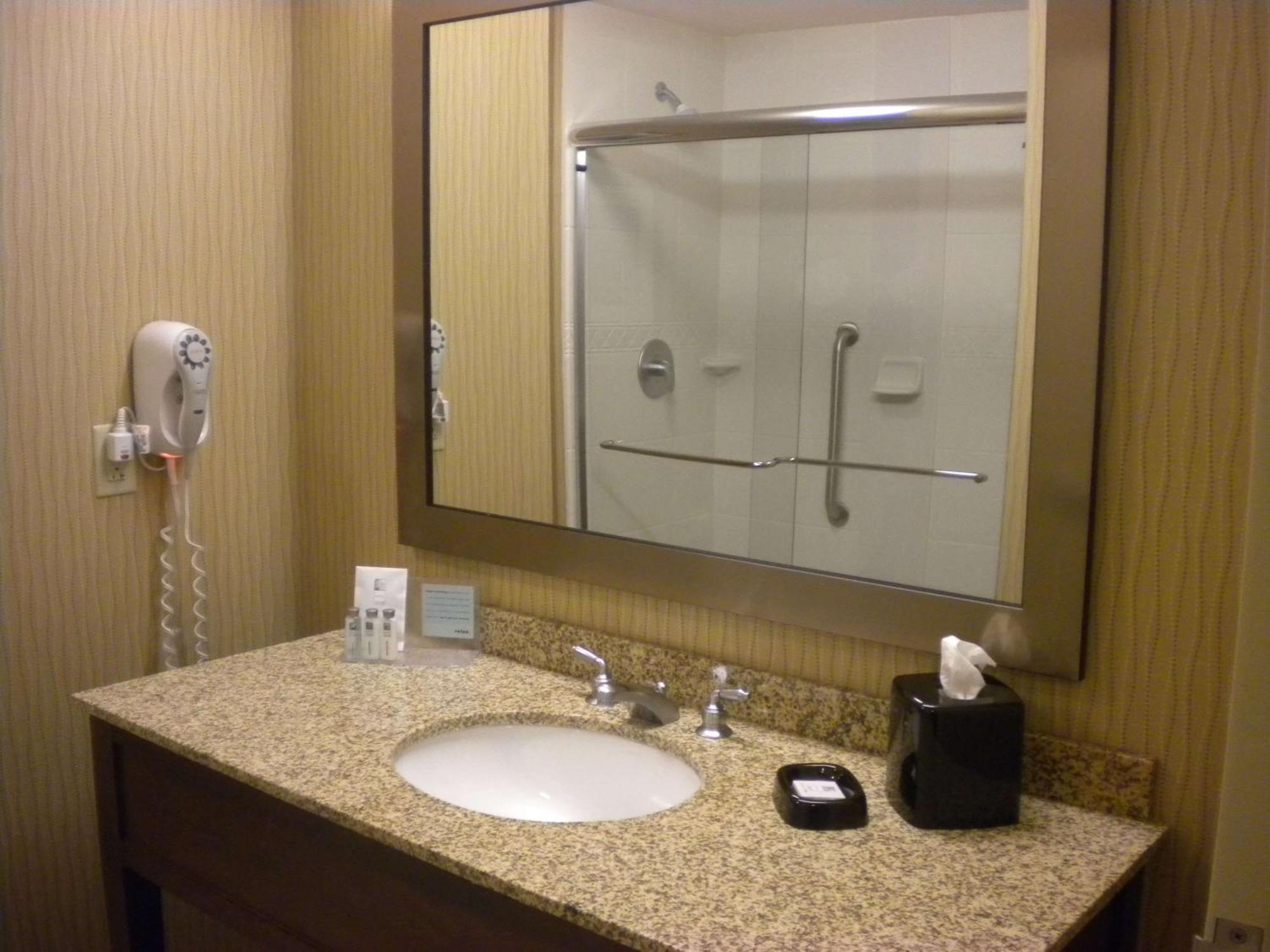 Hampton Inn & Suites Cincinnati / Uptown - University Area Eksteriør bilde